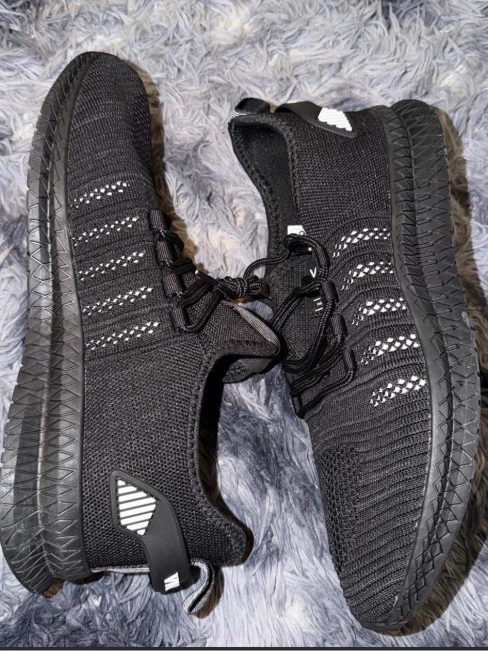 Men's Black Knit Athletic Shoes - Picture 2 of 4